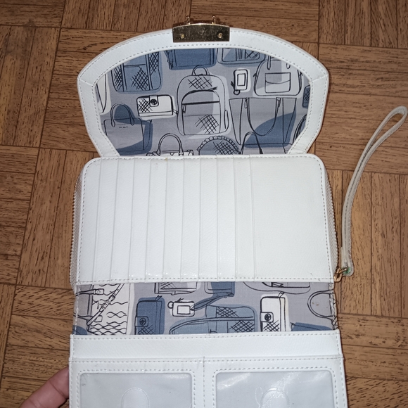 Vera Bradley White Clutch Bag - Picture 3 of 6